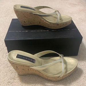 Gold metallic wedges